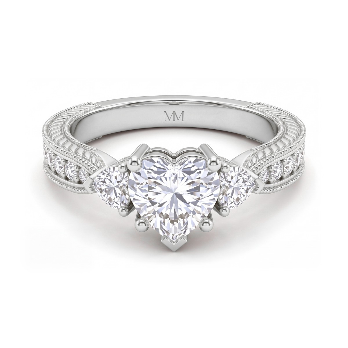 Cherie - ring med hjerteslipt moissanite og hjerteformede sidesteiner