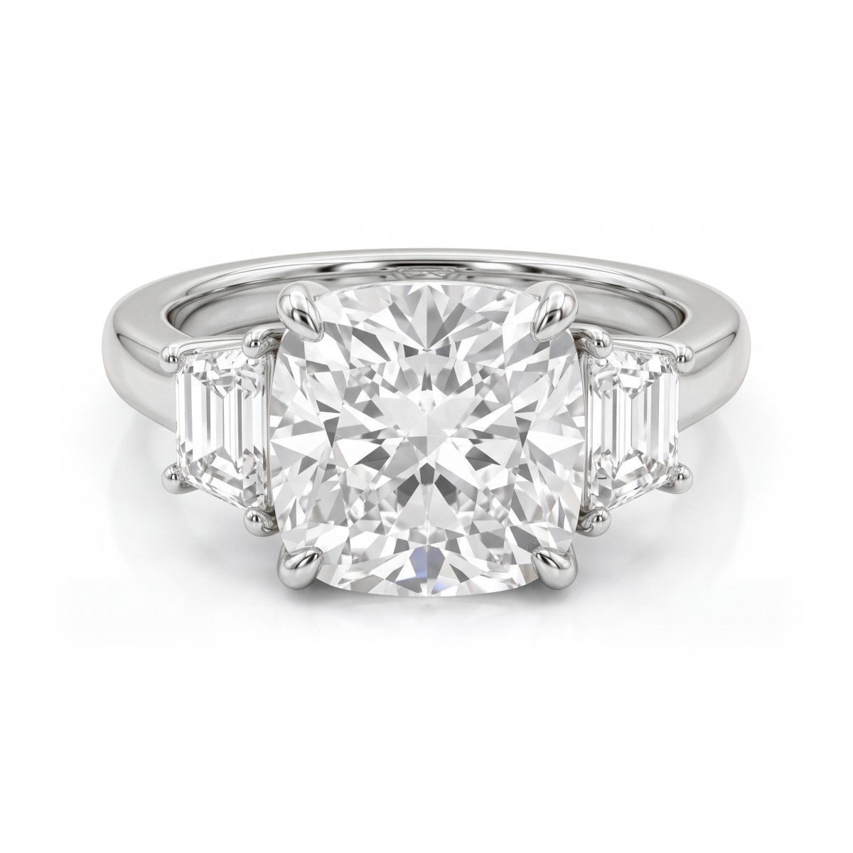 Trinity - tresteinsring i moissanite med puteslip og trapesformede sidesteiner
