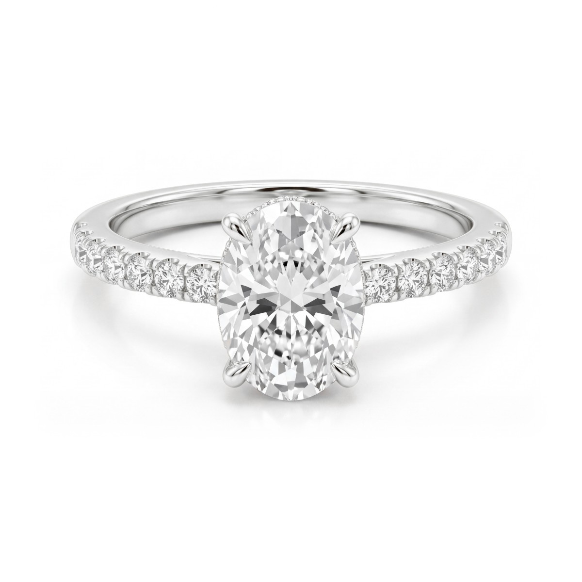 Moonveil - forlovelsesring med oval moissanite, skjult halo og pavé-ringskinne