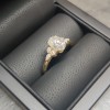 Lustrina - ring med oval moissanite og glitrende aksenter
