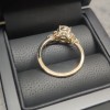 Lustrina - ring med oval moissanite og glitrende aksenter