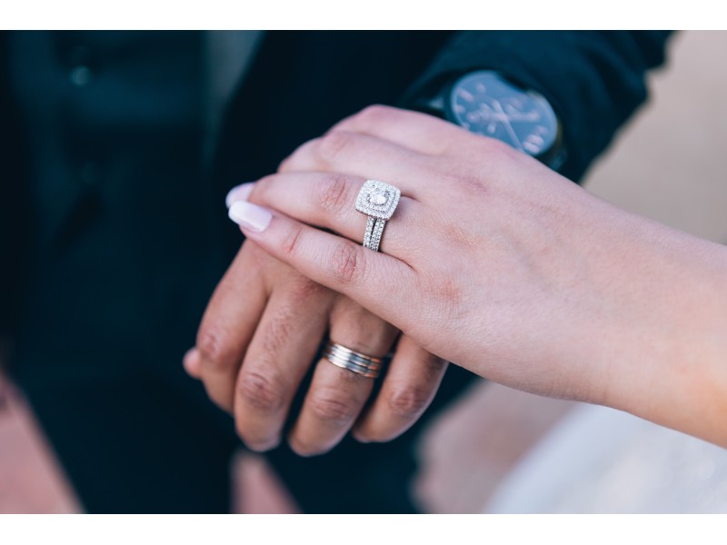 Forlovelsesring med moissanite: hvorfor det er det perfekte valget
