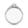 Ovaline - ring med moissanite og minimalistiske sidesteiner