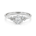 Ovaline - ring med moissanite og minimalistiske sidesteiner
