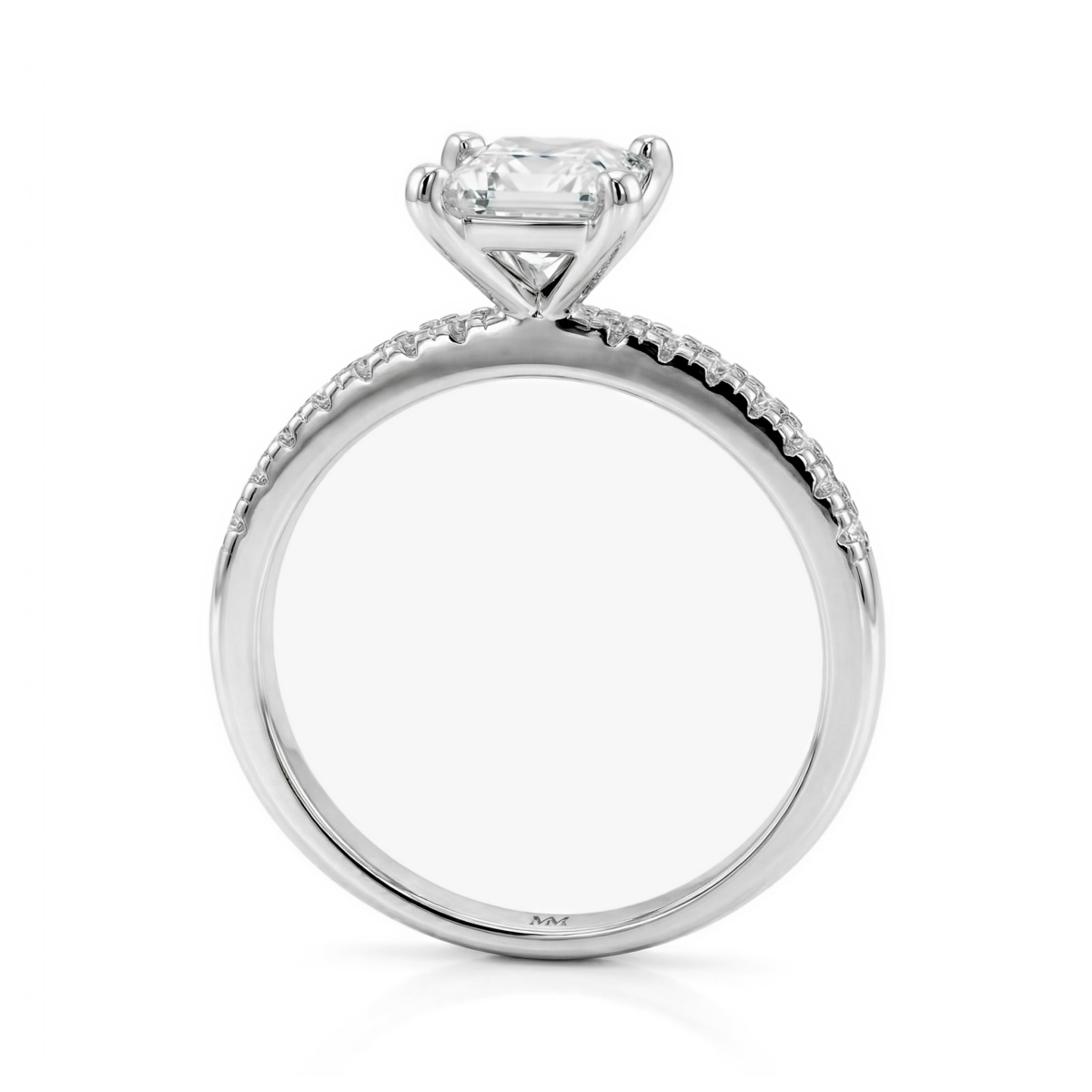 Celestia - ring med prinsesseslipt moissanite og pavéfattede sidesteiner