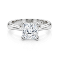 Iris - ensteinsring med prinsesseslipt moissanite | My Moissanite