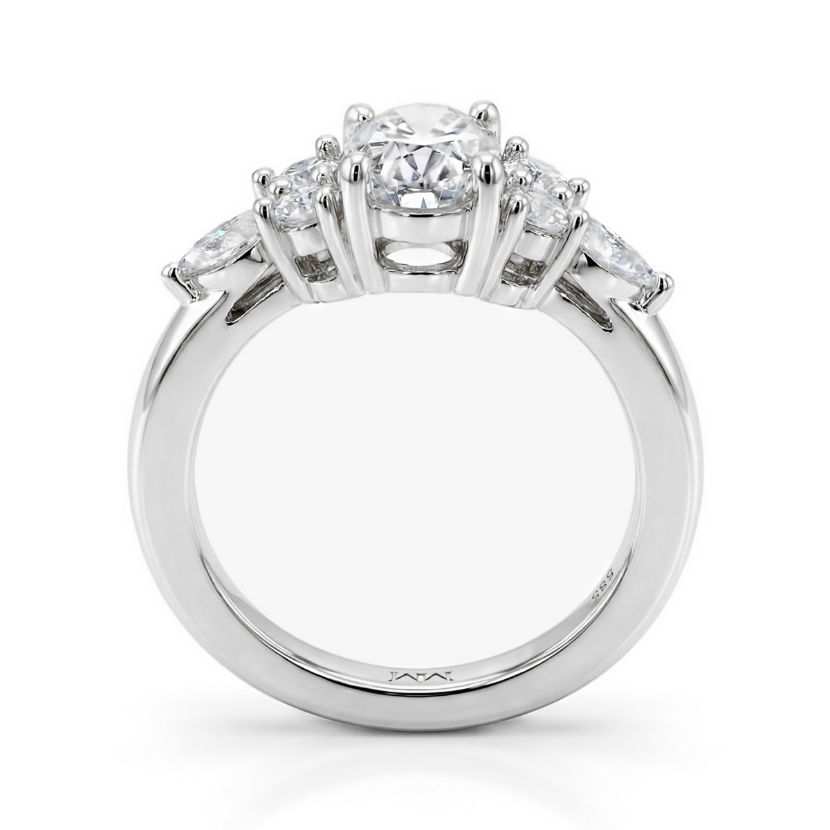 Lustrina - ring med oval moissanite og glitrende aksenter