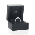 Luminara - ensteinsforlovelsesring med radiantslipt moissanite og skjult halo