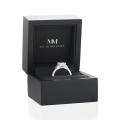 Rectanglo - ring med smaragdslipt moissanite og baguetteslipte aksentsteiner