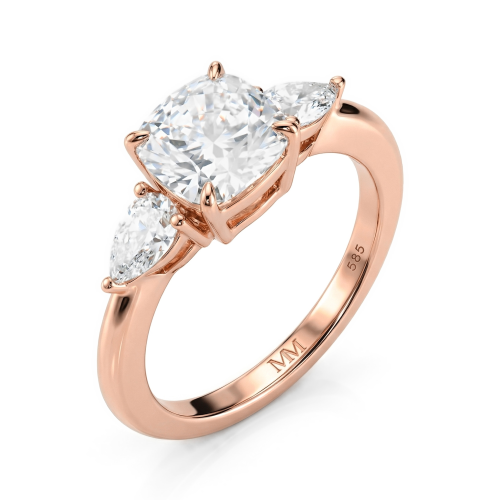 Trielle - forlovelsesring med moissanite i puteslip og dråpeformede aksentsteiner på sidene