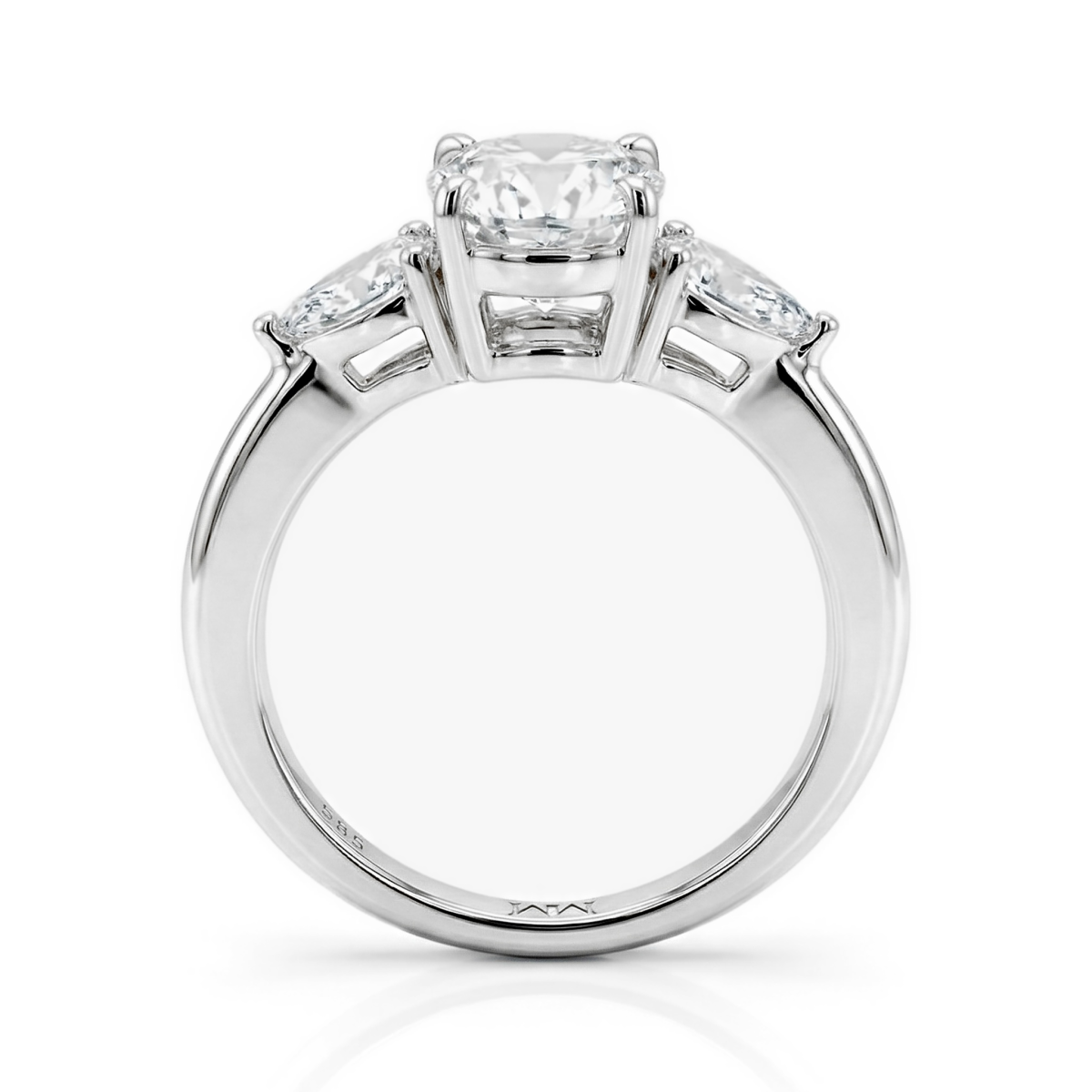 Trielle - forlovelsesring med moissanite i puteslip og dråpeformede aksentsteiner på sidene