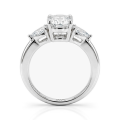 Trielle - forlovelsesring med moissanite i puteslip og dråpeformede aksentsteiner på sidene