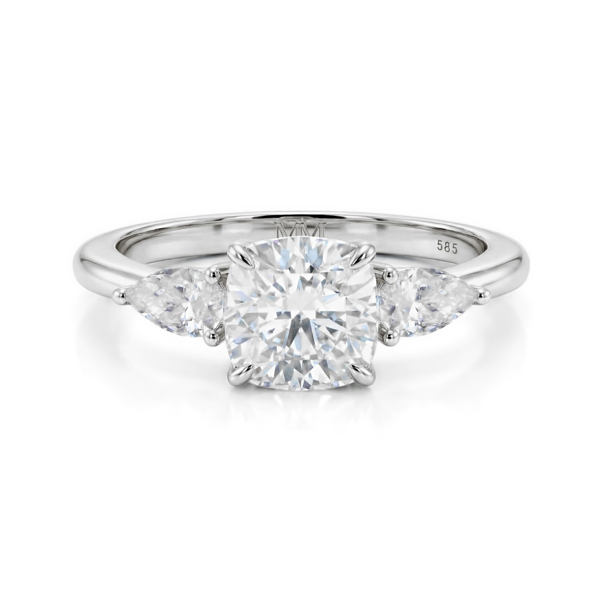 Trielle - forlovelsesring med moissanite i puteslip og dråpeformede aksentsteiner på sidene