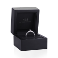 Elegante - ring med marquiseslipt moissanite og vintageinspirerte minimalistiske sidesteiner