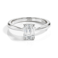 Elysium - ensteinsring med moissanite i smaragdslip | My Moissanite