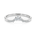 Serenella - giftering med moissanitesteiner med marquiseslip og runde moissanitesteiner