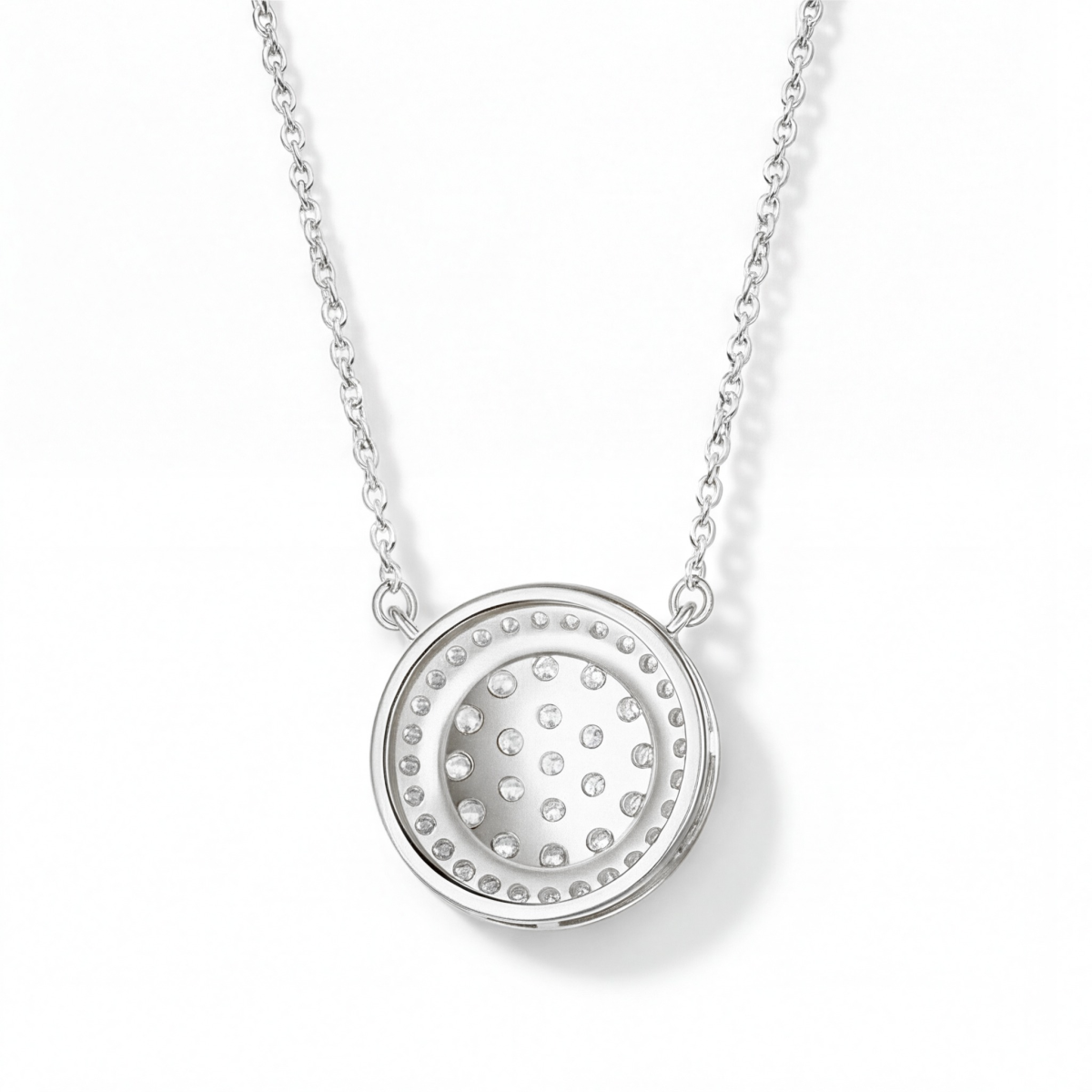Brillante - rundt moissanite-klyngeanheng med pavéhalo