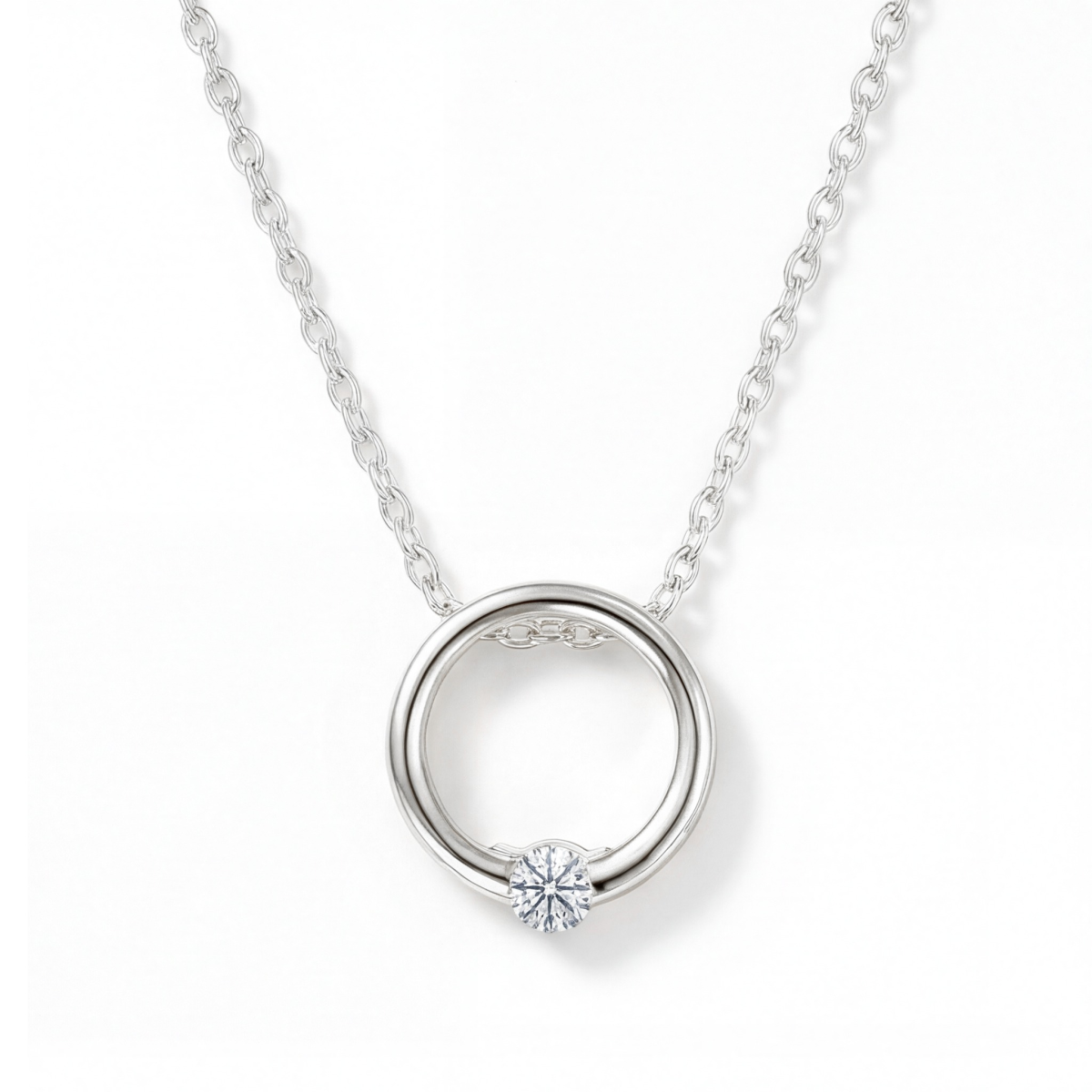 Luna - moderne ensteinsanheng med moissanite