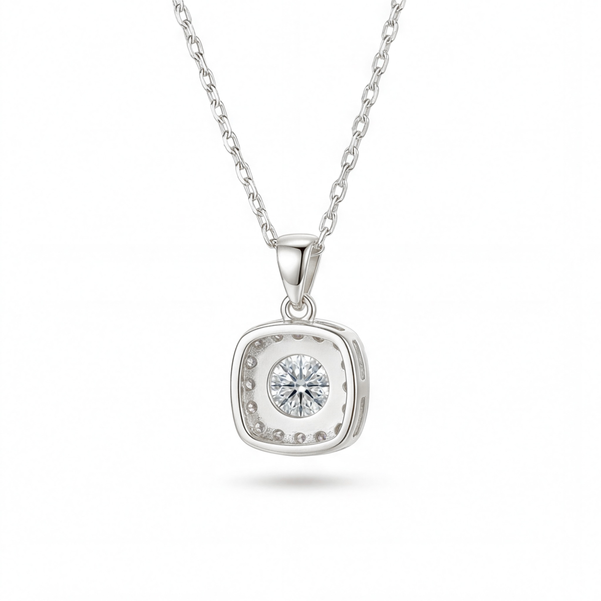 Haloette - moissanite-anheng med en komplett halo som detalj