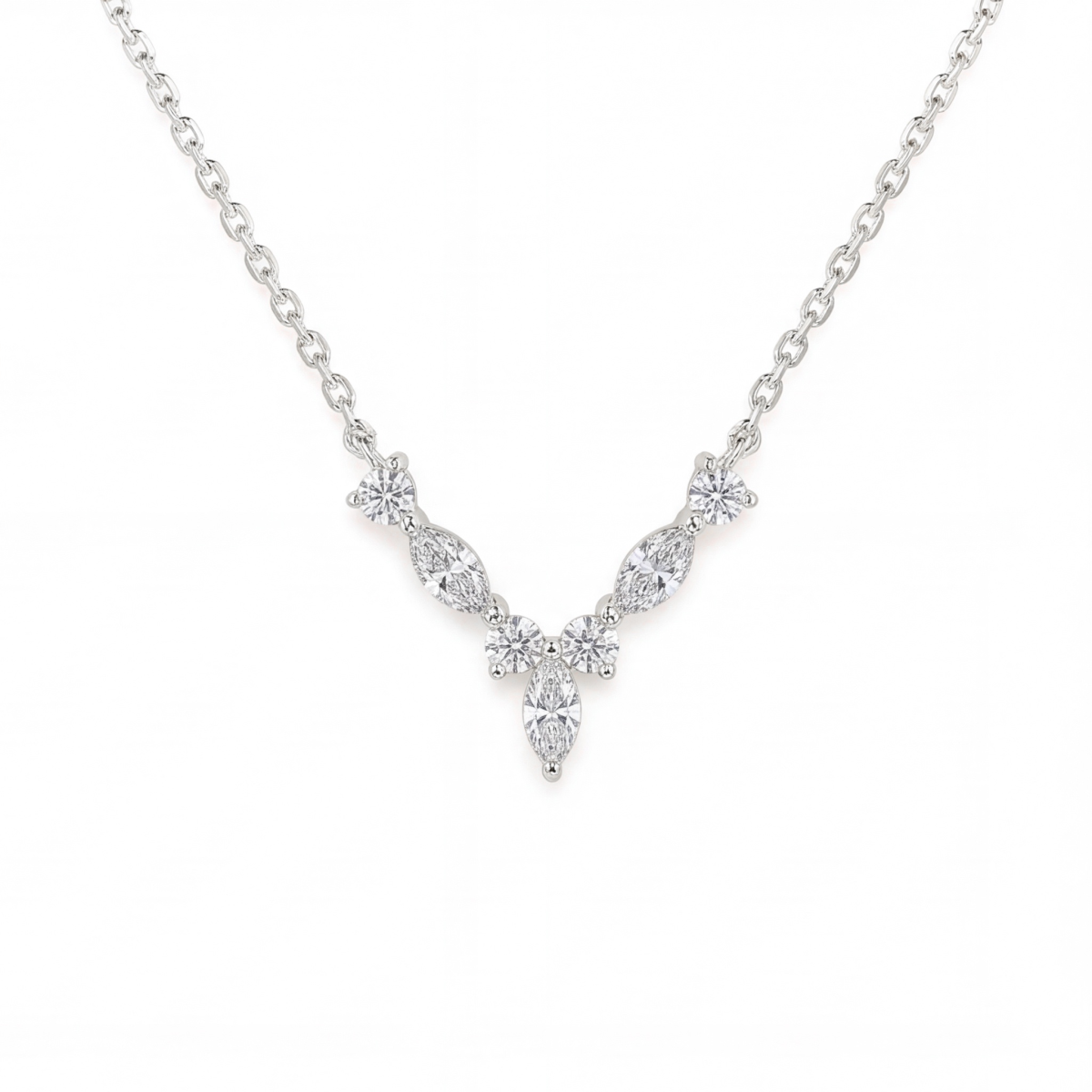 Adelina - elegant moissanite-halskjede med detaljer med marquiseslip