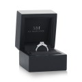 Olivette - forlovelsesring med moissanite i oval slip og sidesteiner i marquiseslip