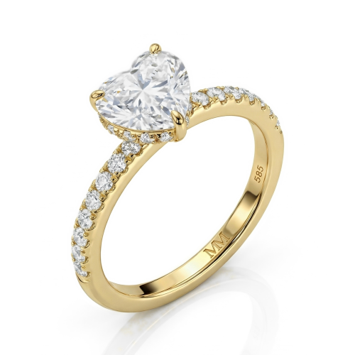 Amoretta - forlovelsesring med moissanite i hjerteformet slip og pavéfattede skuldre