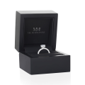 Amoretta - forlovelsesring med moissanite i hjerteformet slip og pavéfattede skuldre