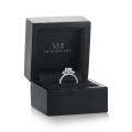 Vivienne - tresteinsforlovelsesring med oval moissanite