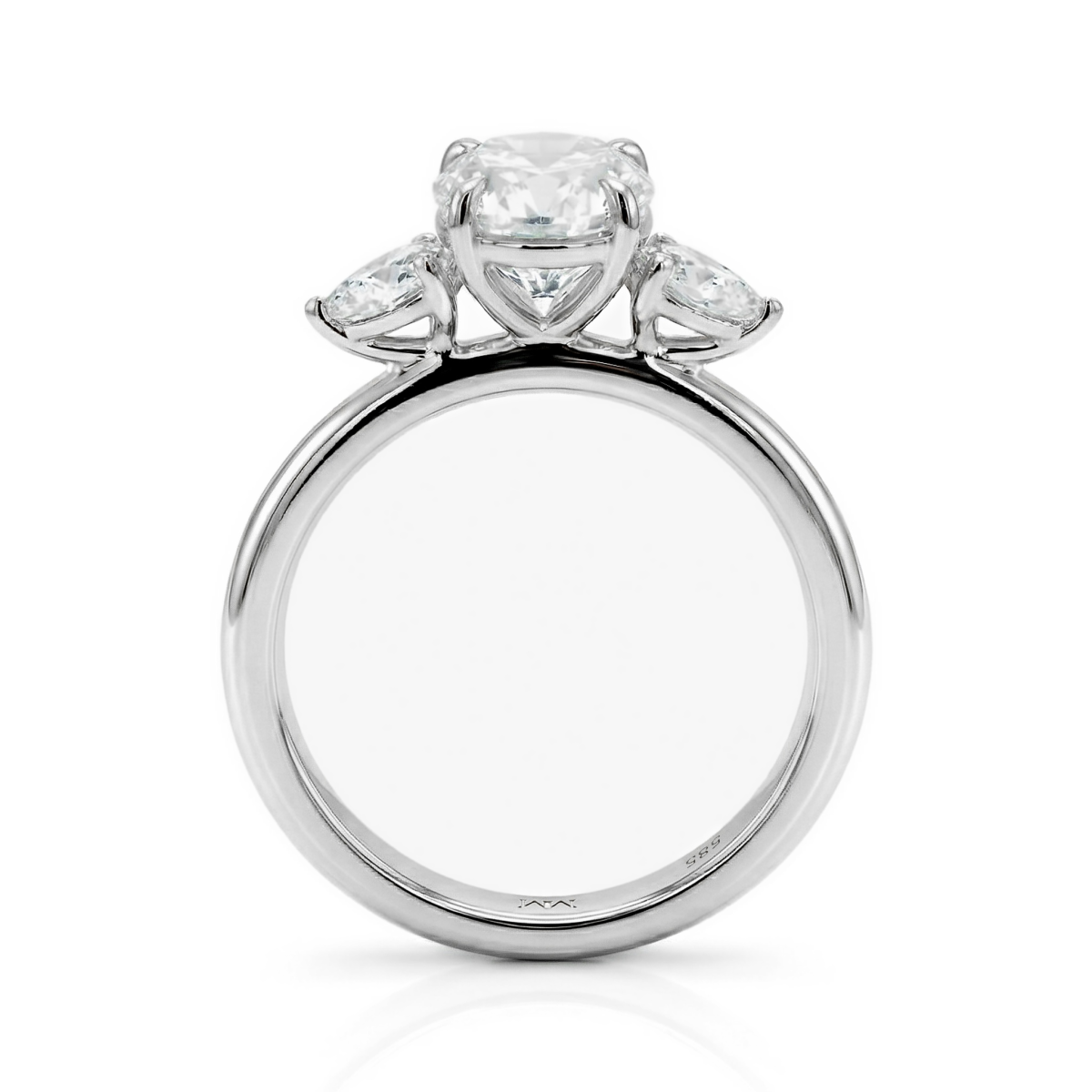 Vivienne - tresteinsforlovelsesring med oval moissanite