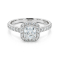 Regalia - haloring med prinsesseslipt moissanite og pavéfattet ringskinne