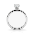 Ovalique - klassisk forlovelsesring utformet som ensteinsring med oval moissanite