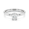 Ovalique - klassisk forlovelsesring utformet som ensteinsring med oval moissanite
