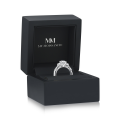 Circe - vintageinspirert forlovelsesring med moissanite, sidesteiner og filigrandetaljer