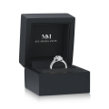 Ovalea - ring med ovalslipt moissanite og halo-pavé-design