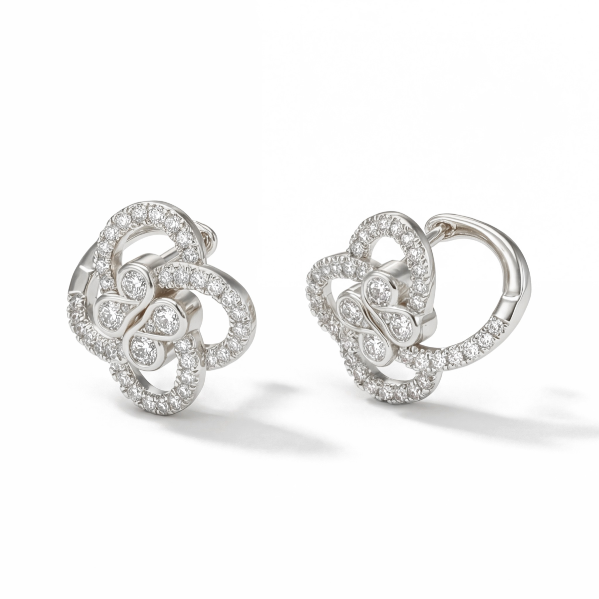 Vortexia - kløverøredobber med moissanite, blomstermotiv og glans fra pavéfatninger