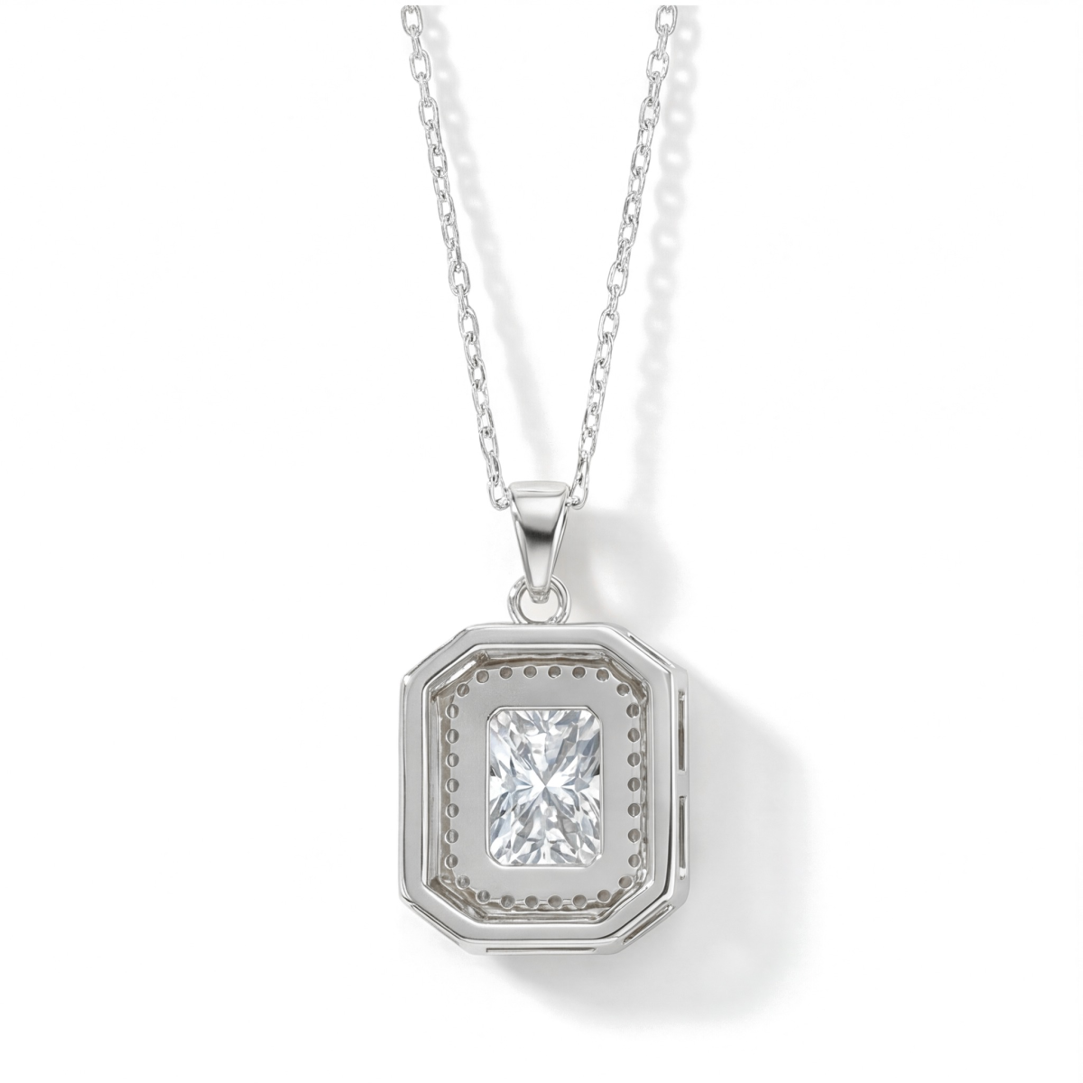 Cristallo - halskjede med anheng, radiantslipt moissanite og dobbel halo