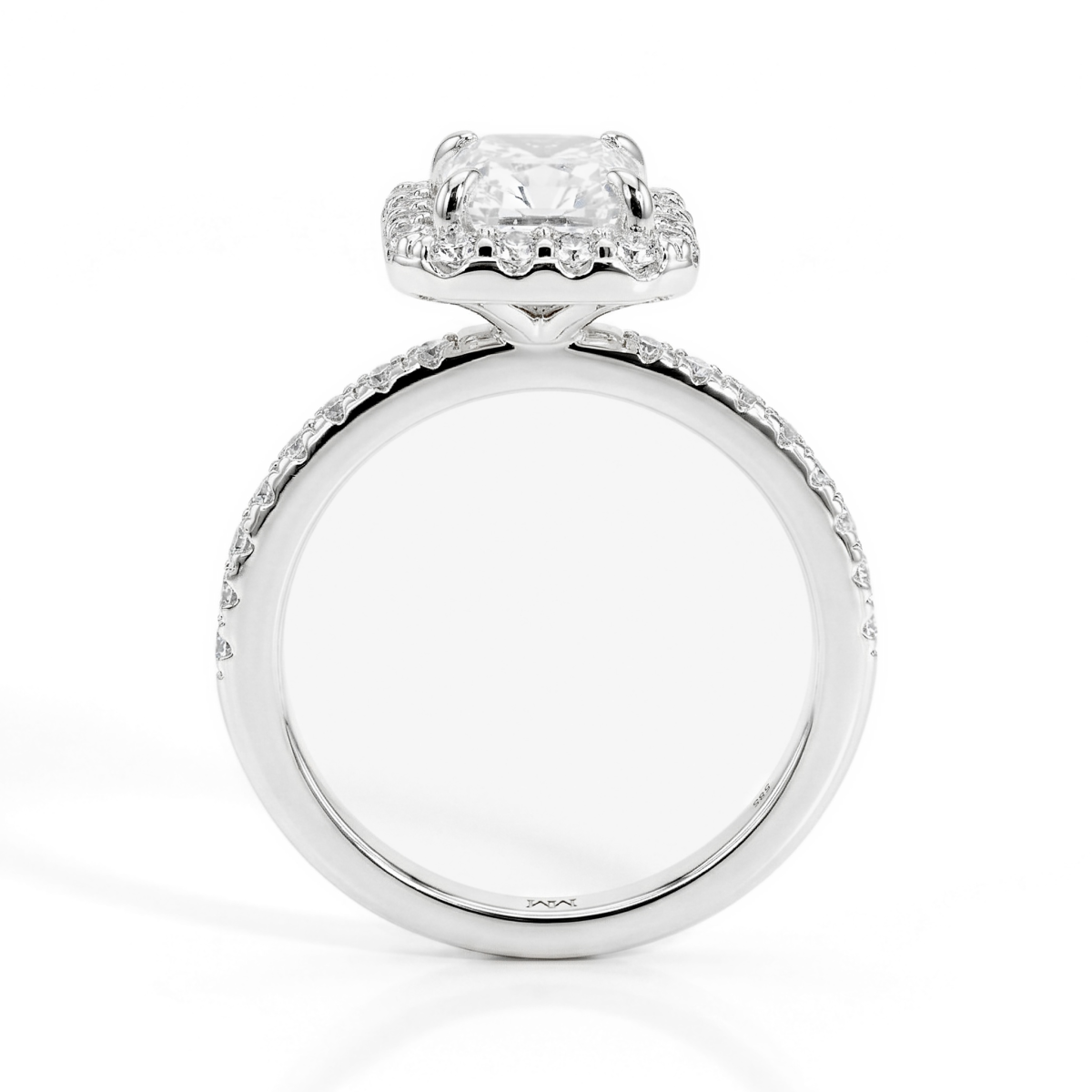 Esmeralda - ring med smaragdslipt moissanite, halo og sidesteiner