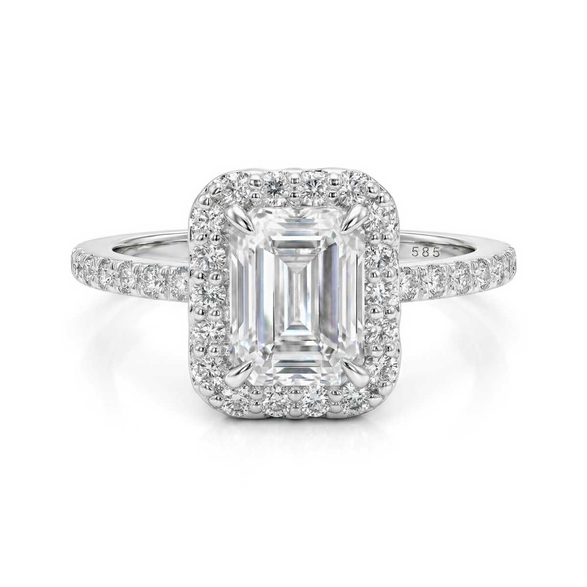 Esmeralda - ring med smaragdslipt moissanite, halo og sidesteiner
