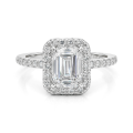 Esmeralda - ring med smaragdslipt moissanite, halo og sidesteiner