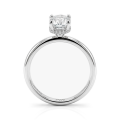 Ovalisse - ring med ovalslipt moissanite og sirkelformet skjult halo