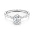 Ovalisse - ring med ovalslipt moissanite og sirkelformet skjult halo