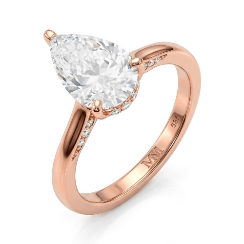 Poirine - ring med dråpeformet moissanite, skjult halo og pavéfattede aksentsteiner