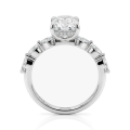 Luminaire - ring med radiantslipt moissanite, marquiseslipte sidesteiner og skjult halo