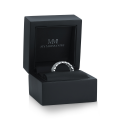 Cresta - bred, pavéfattet forlovelsesring med moissanite