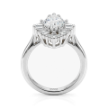 Crownique - forlovelsesring med moissanite i marquiseslip, halo og aksentsteiner med baguetteslip