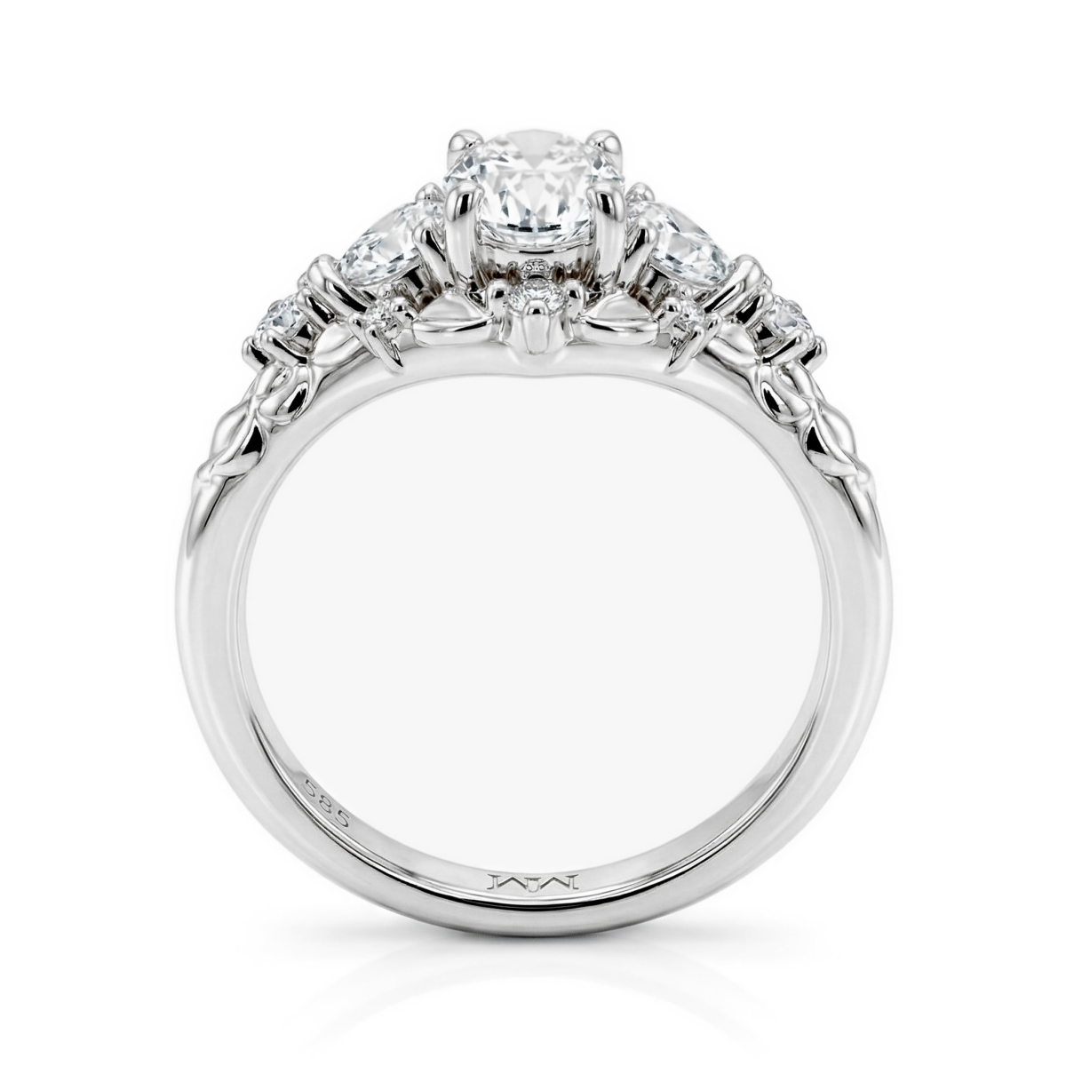 Gardenia - forlovelsesring med oval moissanite og hjerteformede og runde aksentsteiner