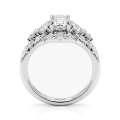 Gardenia - forlovelsesring med oval moissanite og hjerteformede og runde aksentsteiner