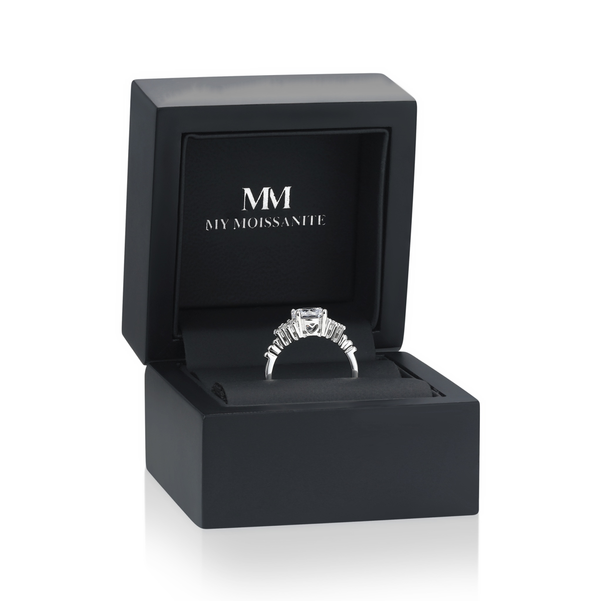 Astral - forlovelsesring med moissanite og sidesteiner