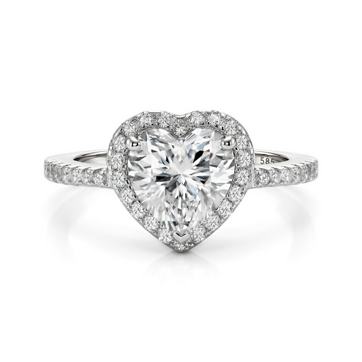 Heartshine - ring med hjerteformet moissanite, halo og sidesteiner