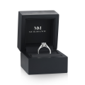 Celeste - forlovelsesring med moissanite og pavéfattede sidesteiner